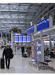 DUS Wegweiser im Flugsteig A